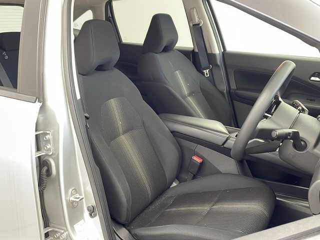 日産 ノート X 兵庫県 2022(令4)年 1.2万km ブリリアントシルバー ・純正ナビ/　Bluetoothオーディオ/　CD/DVD再生/　SDミュージックサーバー/　USB接続/　ipod接続/　フルセグテレビ/・衝突被害軽減システム/・ETC2.0/・バックカメラ/・純正フロアマット/・ABS/・横滑り防止機能/・前後コーナーセンサー/・盗難防止装置/・オートライト/・LEDヘッドライト/・W＋サイドエアバック/・カーテンエアバック/・AACエアコン/・スマートキー