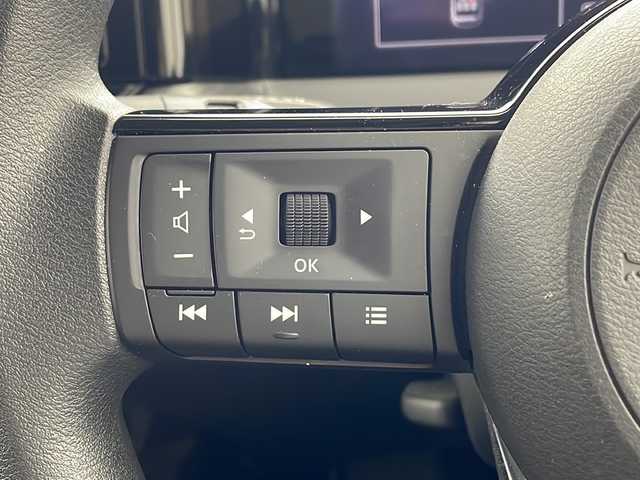 日産 ノート X 兵庫県 2022(令4)年 1.2万km ブリリアントシルバー ・純正ナビ/　Bluetoothオーディオ/　CD/DVD再生/　SDミュージックサーバー/　USB接続/　ipod接続/　フルセグテレビ/・衝突被害軽減システム/・ETC2.0/・バックカメラ/・純正フロアマット/・ABS/・横滑り防止機能/・前後コーナーセンサー/・盗難防止装置/・オートライト/・LEDヘッドライト/・W＋サイドエアバック/・カーテンエアバック/・AACエアコン/・スマートキー