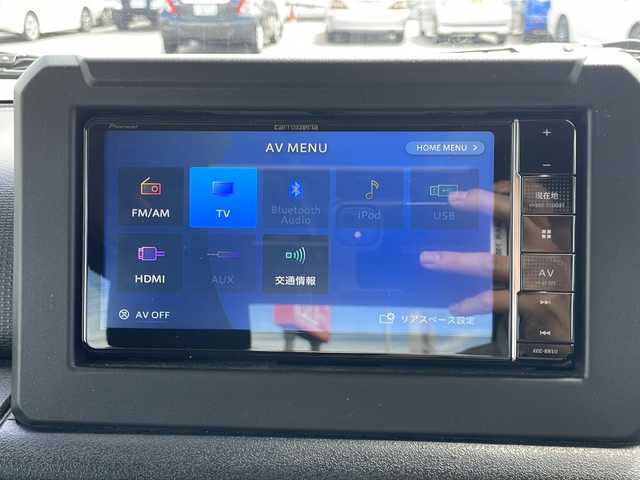 スズキ ジムニー XL 山口県 2023(令5)年 1.5万km ジャングルグリーン 5速MT/カロッツェリアナビ/Bluetooth/iPod/AUX/フルセグTV/ＭＩＤ１６インチアルミホイール×５本　/純正オプションレトログリル　/リフトアップサスペンション　/D/N席シートヒーター　/ルーフラック　/ＬＥＤヘッドライト　/ミラーヒーター　/純正フロアマット/レーンキープアシスト/ダウンヒルアシストコントロール/プッシュスタート
