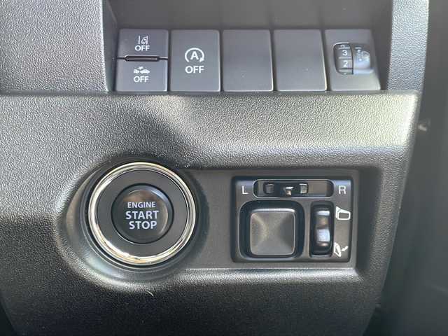 スズキ ジムニー XL 山口県 2023(令5)年 1.5万km ジャングルグリーン 5速MT/カロッツェリアナビ/Bluetooth/iPod/AUX/フルセグTV/ＭＩＤ１６インチアルミホイール×５本　/純正オプションレトログリル　/リフトアップサスペンション　/D/N席シートヒーター　/ルーフラック　/ＬＥＤヘッドライト　/ミラーヒーター　/純正フロアマット/レーンキープアシスト/ダウンヒルアシストコントロール/プッシュスタート