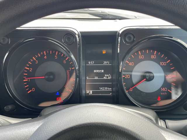 スズキ ジムニー XL 島根県 2023(令5)年 1.5万km ジャングルグリーン 登録時走行距離 14271Km/5速MT/カロッツェリアナビ/【Bluetooth/iPod/AUX/フルセグTV】/ＭＩＤ１６インチアルミホイール/純正オプションレトログリル　/リフトアップサスペンション　/前席シートヒーター　/ルーフラック　/ＬＥＤヘッドライト　/ミラーヒーター　/純正フロアマット/レーンキープアシスト/ダウンヒルアシストコントロール/プッシュスタート