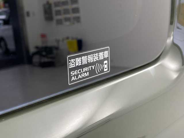 スズキ ジムニー XL 愛知県 2023(令5)年 1.5万km ジャングルグリーン 5速MT/リフトアップサスペンション/カロッツェリアナビ/・Bluetooth/フルセグTV/ＭＩＤ１６インチアルミホイール/純正オプションレトログリル　　/前席シートヒーター　/ルーフラック　/ＬＥＤヘッドライト　/ミラーヒーター　/純正フロアマット/レーンキープアシスト/ダウンヒルアシストコントロール/プッシュスタート