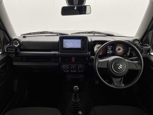 スズキ ジムニー XL 愛知県 2023(令5)年 1.5万km ジャングルグリーン 5速MT/リフトアップサスペンション/カロッツェリアナビ/・Bluetooth/フルセグTV/ＭＩＤ１６インチアルミホイール/純正オプションレトログリル　　/前席シートヒーター　/ルーフラック　/ＬＥＤヘッドライト　/ミラーヒーター　/純正フロアマット/レーンキープアシスト/ダウンヒルアシストコントロール/プッシュスタート