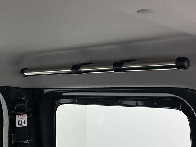 スズキ ジムニー XL 愛知県 2023(令5)年 1.5万km ジャングルグリーン 5速MT/リフトアップサスペンション/カロッツェリアナビ/・Bluetooth/フルセグTV/ＭＩＤ１６インチアルミホイール/純正オプションレトログリル　　/前席シートヒーター　/ルーフラック　/ＬＥＤヘッドライト　/ミラーヒーター　/純正フロアマット/レーンキープアシスト/ダウンヒルアシストコントロール/プッシュスタート