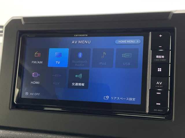 スズキ ジムニー XL 愛知県 2023(令5)年 1.5万km ジャングルグリーン 5速MT/リフトアップサスペンション/カロッツェリアナビ/・Bluetooth/フルセグTV/ＭＩＤ１６インチアルミホイール/純正オプションレトログリル　　/前席シートヒーター　/ルーフラック　/ＬＥＤヘッドライト　/ミラーヒーター　/純正フロアマット/レーンキープアシスト/ダウンヒルアシストコントロール/プッシュスタート