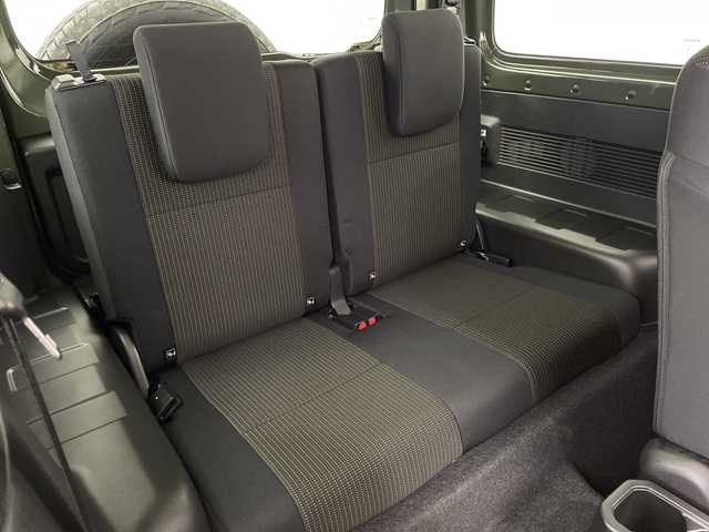 スズキ ジムニー XL 愛知県 2023(令5)年 1.5万km ジャングルグリーン 5速MT/リフトアップサスペンション/カロッツェリアナビ/・Bluetooth/フルセグTV/ＭＩＤ１６インチアルミホイール/純正オプションレトログリル　　/前席シートヒーター　/ルーフラック　/ＬＥＤヘッドライト　/ミラーヒーター　/純正フロアマット/レーンキープアシスト/ダウンヒルアシストコントロール/プッシュスタート