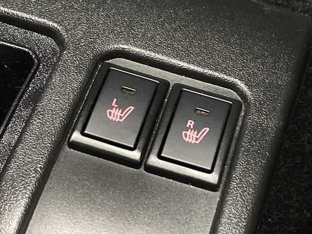 スズキ ジムニー XL 愛知県 2023(令5)年 1.5万km ジャングルグリーン 5速MT/リフトアップサスペンション/カロッツェリアナビ/・Bluetooth/フルセグTV/ＭＩＤ１６インチアルミホイール/純正オプションレトログリル　　/前席シートヒーター　/ルーフラック　/ＬＥＤヘッドライト　/ミラーヒーター　/純正フロアマット/レーンキープアシスト/ダウンヒルアシストコントロール/プッシュスタート