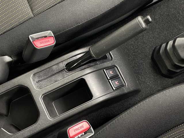 スズキ ジムニー XL 愛知県 2023(令5)年 1.5万km ジャングルグリーン 5速MT/リフトアップサスペンション/カロッツェリアナビ/・Bluetooth/フルセグTV/ＭＩＤ１６インチアルミホイール/純正オプションレトログリル　　/前席シートヒーター　/ルーフラック　/ＬＥＤヘッドライト　/ミラーヒーター　/純正フロアマット/レーンキープアシスト/ダウンヒルアシストコントロール/プッシュスタート