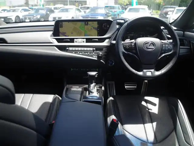 レクサス ＥＳ 300h Fスポーツ 千葉県 2019(令1)年 4.6万km グラファイトブラックガラスフレーク 235/40R19/Lexus Safety System+/・プリクラッシュセーフティ/・レーンディパーチャーアラート/・オートハイビーム/・ブラインドスポットモニター/・RCTA（リヤクロストラフィックアラート）/ムーンルーフ/パワートランクリッド/ブラックレザーシート/前席パワーシート/エアシート/シートヒーター/マークレビンソン/純正SDナビ/地デジTV/【DVD/CD再生機能　Bluetooth接続】/バックカメラ/ドライブレコーダー/革巻きステアリング/ステアリングスイッチ/パドルシフト/ETC（2.0）/3眼LEDヘッドライト/フォグライト/ウインカーミラー/クリアランスソナー/純正19インチアルミホイル/サイド/カーテン/ニーエアバッグ/スマートキー