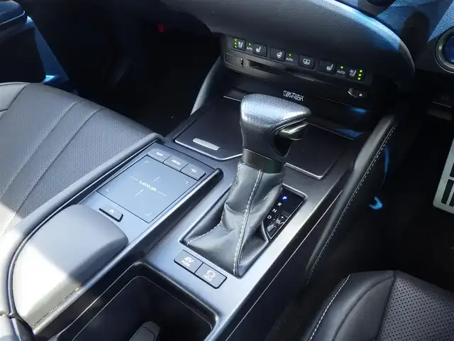 レクサス ＥＳ 300h Fスポーツ 千葉県 2019(令1)年 4.6万km グラファイトブラックガラスフレーク 235/40R19/Lexus Safety System+/・プリクラッシュセーフティ/・レーンディパーチャーアラート/・オートハイビーム/・ブラインドスポットモニター/・RCTA（リヤクロストラフィックアラート）/ムーンルーフ/パワートランクリッド/ブラックレザーシート/前席パワーシート/エアシート/シートヒーター/マークレビンソン/純正SDナビ/地デジTV/【DVD/CD再生機能　Bluetooth接続】/バックカメラ/ドライブレコーダー/革巻きステアリング/ステアリングスイッチ/パドルシフト/ETC（2.0）/3眼LEDヘッドライト/フォグライト/ウインカーミラー/クリアランスソナー/純正19インチアルミホイル/サイド/カーテン/ニーエアバッグ/スマートキー