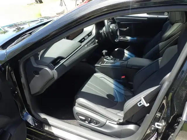 レクサス ＥＳ 300h Fスポーツ 千葉県 2019(令1)年 4.6万km グラファイトブラックガラスフレーク 235/40R19/Lexus Safety System+/・プリクラッシュセーフティ/・レーンディパーチャーアラート/・オートハイビーム/・ブラインドスポットモニター/・RCTA（リヤクロストラフィックアラート）/ムーンルーフ/パワートランクリッド/ブラックレザーシート/前席パワーシート/エアシート/シートヒーター/マークレビンソン/純正SDナビ/地デジTV/【DVD/CD再生機能　Bluetooth接続】/バックカメラ/ドライブレコーダー/革巻きステアリング/ステアリングスイッチ/パドルシフト/ETC（2.0）/3眼LEDヘッドライト/フォグライト/ウインカーミラー/クリアランスソナー/純正19インチアルミホイル/サイド/カーテン/ニーエアバッグ/スマートキー