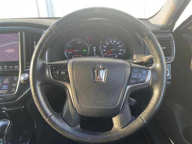 トヨタ クラウン ハイブリッド アスリートS 熊本県 2013(平25)年 7.7万km プレシャスブラックパール 純正HDDナビＤＴＶ/・AM/FM/CD/DVD/USB/BT/・フルセグTV/バックカメラ/クリアランスソナー/横滑り防止機能/クルーズコントロール/前後コーナーセンサー/革巻きステアリング/・ステアリングリモコン/・ステアリングヒーター/オートライト/・HIDライト/・フォグランプ/ビルトインETC/レザーシート/・D/N席パワーシート/・D/N席シートヒーター/・D/N席エアーシート/リアサンシェード/電動格納ミラー/・ウィンカーミラー/ドアバイザー/純正フロアマット/純正アルミホイール/スマートキー