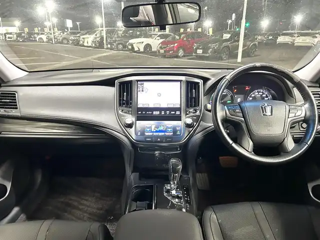 トヨタ クラウン ハイブリッド アスリートS 熊本県 2013(平25)年 7.7万km プレシャスブラックパール 純正HDDナビＤＴＶ/・AM/FM/CD/DVD/USB/BT/・フルセグTV/バックカメラ/クリアランスソナー/横滑り防止機能/クルーズコントロール/前後コーナーセンサー/革巻きステアリング/・ステアリングリモコン/・ステアリングヒーター/オートライト/・HIDライト/・フォグランプ/ビルトインETC/レザーシート/・D/N席パワーシート/・D/N席シートヒーター/・D/N席エアーシート/リアサンシェード/電動格納ミラー/・ウィンカーミラー/ドアバイザー/純正フロアマット/純正アルミホイール/スマートキー