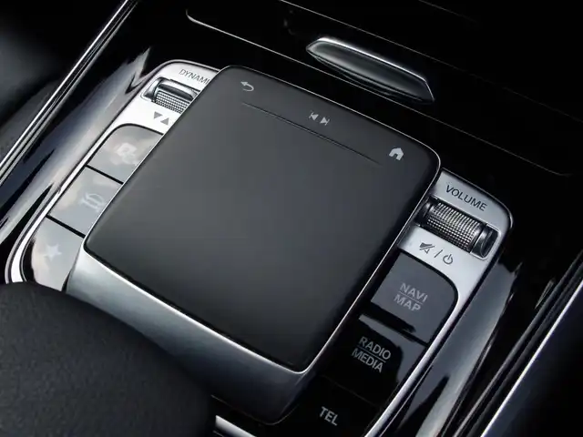 メルセデス・ベンツ ＧＬＢ２００ｄ 埼玉県 2020(令2)年 5.1万km ポーラホワイト ブラックレザーシート/アダプティブクルーズコントロール/レーダーセーフティパッケージ/ナビパッケージ/パークセンサー/ブラインドスポットモニター/全周囲カメラ/純正ナビ/ドラレコ/ETC/フルセグTV/置くだけ充電/シートヒーター/シートポジションメモリー機能
