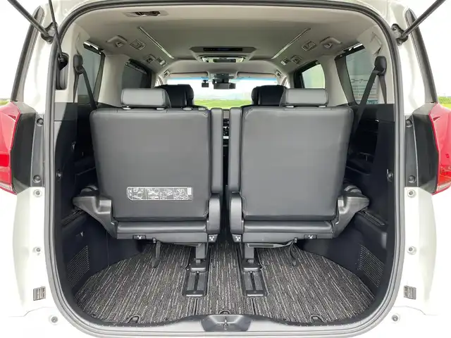 トヨタ アルファード S Cパッケージ 佐賀県 2018(平30)年 5.5万km ホワイトパールクリスタルシャイン ワンオーナー/黒革シート/アルパイン11インチメモリーナビゲーション/・フルセグTV/CD/DVD/SD/HDMI/Bluetooth/アルパインフリップダウンモニター/バックカメラ/前後ドライブレコーダー/ビルトインETC/両側パワースライドドア/後席エアコン/リバース連動ドアミラー/パワーバックドア/電子パーキングブレーキ/AUTO HOLD機能/DN席+2列目パワーシート(D席メモリー機能付)/DN席シートヒーター/シートベンチレーション/N席＋2列目電動オットマン/後席サンシェード/ISOFIX対応/木目調革巻きステアリング/ステアリングヒーター/ステアリングリモコン/純正17インチアルミホイール/純正三眼LEDヘッドライト/アダプティブフロントライティングシステム/オートマチックハイビーム/純正LEDフォグランプ/純正フロアマット/新車保証書/取扱説明書/トヨタセーフティセンス/・レーダークルーズコントロール/・レーントレーシングアシスト/・クリアランスソナー/・プリクラッシュセーフティ/・ロードサインアシスト