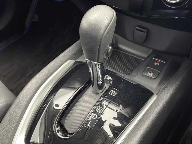 日産 エクストレイル ハイブリッド 20Xi 千葉県 2018(平30)年 2.8万km ブリリアントシルバー 純正9インチSDナビ/フルセグテレビ/USB/AUX接続/ETC/デジタルインナーミラー/電動パーキングブレーキ/ブレーキホールド/プロパイロット/ハンドル支援/後側方車両検知警報/エマージェンシーブレーキ/前後コーナーセンサー/全席シートヒーター/左右分離オートエアコン/LEDヘッドライト/オートライト/フロントフォグランプ/純正フロアマット/純正17インチアルミホイール/プッシュスタート/スマートキー/ルーフレール