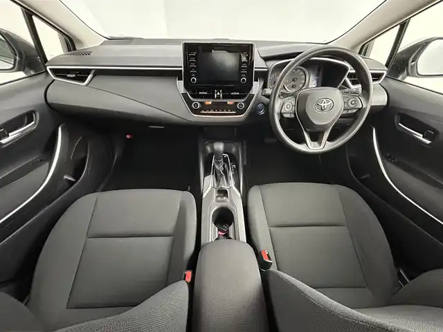 トヨタ カローラツーリング ハイブリッド G－X 道央・札幌 2022(令4)年 5.9万km プラチナホワイトパールマイカ ・4WD/・トヨタセーフティセンス/・衝突被害軽減ブレーキ/・レーンキープアシスト/・レーダークルーズコントロール/・オートハイビーム/・標識認識システム/・純正ディスプレイオーディオ/・バックカメラ/・Bluetooth/・ビルトインETC/・AC100V/・オートブレーキホールド/・ドアロック連動ミラー/・ステアリングスイッチ/・ミラーヒーター/・スマートキー/・プッシュスタート/・横滑り防止装置