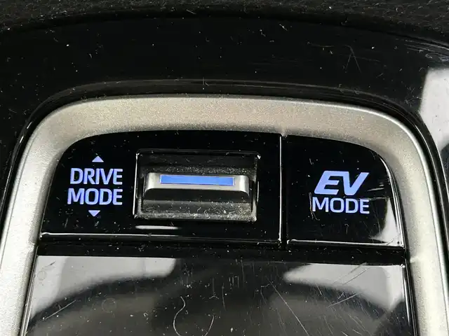 トヨタ カローラツーリング ハイブリッド G－X 道央・札幌 2022(令4)年 5.9万km プラチナホワイトパールマイカ ・4WD/・トヨタセーフティセンス/・衝突被害軽減ブレーキ/・レーンキープアシスト/・レーダークルーズコントロール/・オートハイビーム/・標識認識システム/・純正ディスプレイオーディオ/・バックカメラ/・Bluetooth/・ビルトインETC/・AC100V/・オートブレーキホールド/・ドアロック連動ミラー/・ステアリングスイッチ/・ミラーヒーター/・スマートキー/・プッシュスタート/・横滑り防止装置