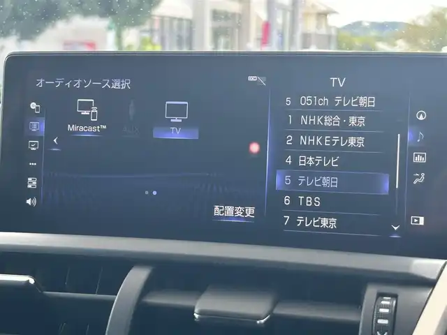 レクサス ＮＸ 300h Iパッケージ 東京都 2019(令1)年 4.1万km ソニックチタニウム 純正ナビ/・Bluetooth/TV/CD/DVD/USB/Lexus Safety System＋/・プリクラッシュセーフティ/・レーントレーシングアシスト/・オートマチックハイビーム/・アダプティブハイビームシステム/・レーダークルーズコントロール/・ロードサインアシスト/・（付帯機能）先行車発進告知機能/ブラインドスポットモニター/リヤクロストラフィックアラート/アダプティブ・フロントライティング・システム/横滑り防止装置/盗難防止装置/衝突被害軽減システム/ドライブレコーダー/パノラマルーフ/パーワーシート/シートヒーター/電動リアゲート/18インチ純正アルミホイール/おくだけ充電/電動格納ミラー/取扱説明書/保証書/スペアキー2本