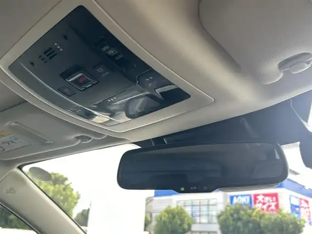 レクサス ＮＸ 300h Iパッケージ 東京都 2019(令1)年 4.1万km ソニックチタニウム 純正ナビ/・Bluetooth/TV/CD/DVD/USB/Lexus Safety System＋/・プリクラッシュセーフティ/・レーントレーシングアシスト/・オートマチックハイビーム/・アダプティブハイビームシステム/・レーダークルーズコントロール/・ロードサインアシスト/・（付帯機能）先行車発進告知機能/ブラインドスポットモニター/リヤクロストラフィックアラート/アダプティブ・フロントライティング・システム/横滑り防止装置/盗難防止装置/衝突被害軽減システム/ドライブレコーダー/パノラマルーフ/パーワーシート/シートヒーター/電動リアゲート/18インチ純正アルミホイール/おくだけ充電/電動格納ミラー/取扱説明書/保証書/スペアキー2本