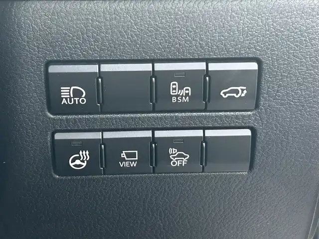 レクサス ＮＸ 300h Iパッケージ 東京都 2019(令1)年 4.1万km ソニックチタニウム 純正ナビ/・Bluetooth/TV/CD/DVD/USB/Lexus Safety System＋/・プリクラッシュセーフティ/・レーントレーシングアシスト/・オートマチックハイビーム/・アダプティブハイビームシステム/・レーダークルーズコントロール/・ロードサインアシスト/・（付帯機能）先行車発進告知機能/ブラインドスポットモニター/リヤクロストラフィックアラート/アダプティブ・フロントライティング・システム/横滑り防止装置/盗難防止装置/衝突被害軽減システム/ドライブレコーダー/パノラマルーフ/パーワーシート/シートヒーター/電動リアゲート/18インチ純正アルミホイール/おくだけ充電/電動格納ミラー/取扱説明書/保証書/スペアキー2本