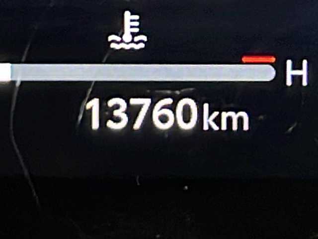 トヨタ カローラ クロス ハイブリッド Z 秋田県 2024(令6)年 1.4万km プラチナホワイトパールマイカ ４WD/メモリ純正ナビ(Bluetooth/フルセグ)/バックカメラ/ビルトインETC/クルーズコントロール/レーンキープアシスト/車線逸脱警報/ステアリングヒーター/クリアランスソナー/前後コーナーセンサー/前席シートヒーター/リアデアイサー/純正AW/社外フロアマット/衝突被害軽減システム/オートマチックハイビーム/LEDヘッドライト/リアフォグ/スマートキー