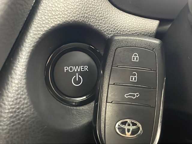 トヨタ カローラ クロス ハイブリッド Z 秋田県 2024(令6)年 1.4万km プラチナホワイトパールマイカ ４WD/メモリ純正ナビ(Bluetooth/フルセグ)/バックカメラ/ビルトインETC/クルーズコントロール/レーンキープアシスト/車線逸脱警報/ステアリングヒーター/クリアランスソナー/前後コーナーセンサー/前席シートヒーター/リアデアイサー/純正AW/社外フロアマット/衝突被害軽減システム/オートマチックハイビーム/LEDヘッドライト/リアフォグ/スマートキー
