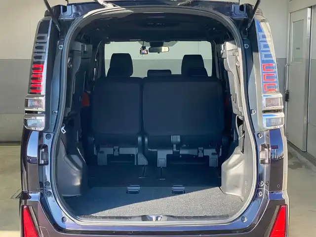 トヨタ ヴォクシー ZS 岐阜県 2021(令3)年 6.8万km ボルドーマイカメタリック メーカー純正10インチナビ/（フルセグ・Bluetooth・CD・DVD・USB）/両側パワースライドドア　/トヨタセーフティセンス/クリアランスソナー/COMTEC製前後ドライブレコーダー　/バックカメラ/革巻きステアリング/ステアリングスイッチ/デュアルオートエアコン/リアクーラー/LEDヘッドライト　/オートマチックハイビーム/フロントフォグランプ/ビルトインETC　/純正フロアマット/純正16インチアルミホイール/マニュアルモード付AT