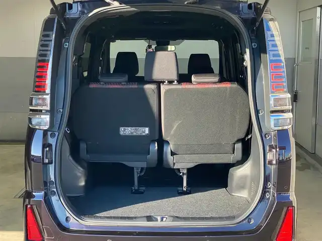 トヨタ ヴォクシー ZS 岐阜県 2021(令3)年 6.8万km ボルドーマイカメタリック メーカー純正10インチナビ/（フルセグ・Bluetooth・CD・DVD・USB）/両側パワースライドドア　/トヨタセーフティセンス/クリアランスソナー/COMTEC製前後ドライブレコーダー　/バックカメラ/革巻きステアリング/ステアリングスイッチ/デュアルオートエアコン/リアクーラー/LEDヘッドライト　/オートマチックハイビーム/フロントフォグランプ/ビルトインETC　/純正フロアマット/純正16インチアルミホイール/マニュアルモード付AT