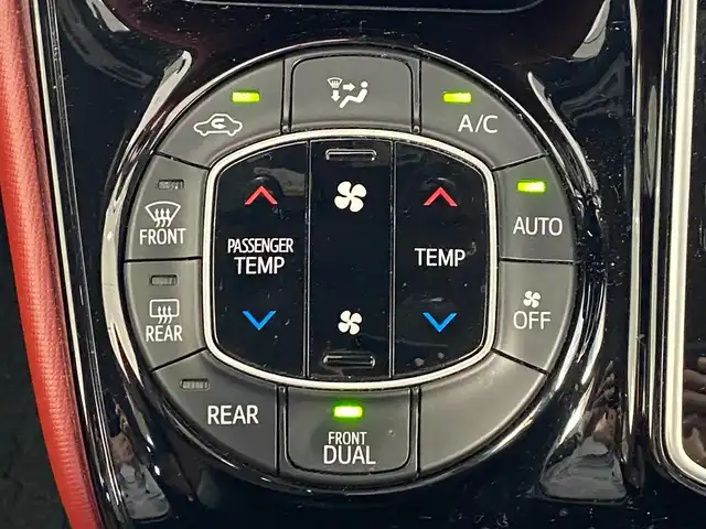 トヨタ ヴォクシー ZS 岐阜県 2021(令3)年 6.8万km ボルドーマイカメタリック メーカー純正10インチナビ/（フルセグ・Bluetooth・CD・DVD・USB）/両側パワースライドドア　/トヨタセーフティセンス/クリアランスソナー/COMTEC製前後ドライブレコーダー　/バックカメラ/革巻きステアリング/ステアリングスイッチ/デュアルオートエアコン/リアクーラー/LEDヘッドライト　/オートマチックハイビーム/フロントフォグランプ/ビルトインETC　/純正フロアマット/純正16インチアルミホイール/マニュアルモード付AT