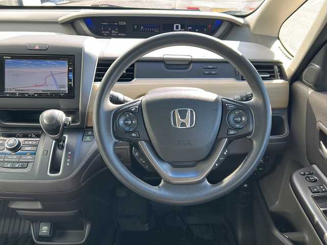 ホンダ フリード G ホンダセンシング 山形県 2017(平29)年 5.3万km ホワイトオーキッドパール 禁煙車/ワンオーナー/４WD/ホンダセンシング/Moduloエアロ（フロント、サイド）/両側パワースライドドア/Gathersメモリナビ（VXM-175VFi）/（Bluetooth/CD/DVD/フルセグ)/バックカメラ/LEDオートライト/フォグランプ/シートヒーター/ウッドパネル/純正フロアゴムマット/ビルトインETC/取扱説明書/保証書/スペアキー×１/ドアバイザー