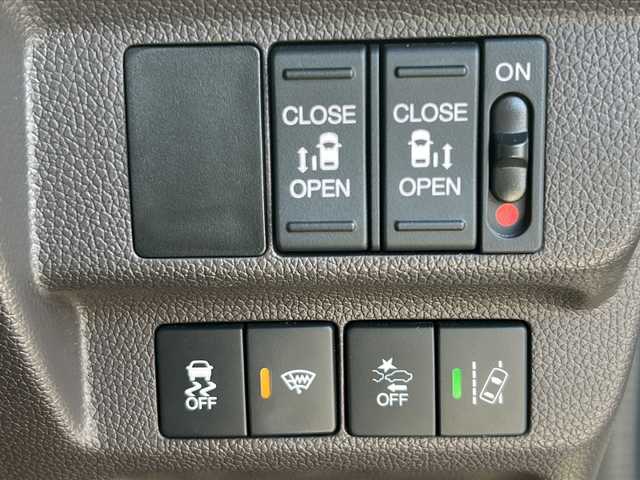 ホンダ フリード G ホンダセンシング 山形県 2017(平29)年 5.3万km ホワイトオーキッドパール 禁煙車/ワンオーナー/４WD/ホンダセンシング/Moduloエアロ（フロント、サイド）/両側パワースライドドア/Gathersメモリナビ（VXM-175VFi）/（Bluetooth/CD/DVD/フルセグ)/バックカメラ/LEDオートライト/フォグランプ/シートヒーター/ウッドパネル/純正フロアゴムマット/ビルトインETC/取扱説明書/保証書/スペアキー×１/ドアバイザー