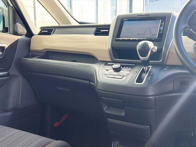 ホンダ フリード G ホンダセンシング 山形県 2017(平29)年 5.3万km ホワイトオーキッドパール 禁煙車/ワンオーナー/４WD/ホンダセンシング/Moduloエアロ（フロント、サイド）/両側パワースライドドア/Gathersメモリナビ（VXM-175VFi）/（Bluetooth/CD/DVD/フルセグ)/バックカメラ/LEDオートライト/フォグランプ/シートヒーター/ウッドパネル/純正フロアゴムマット/ビルトインETC/取扱説明書/保証書/スペアキー×１/ドアバイザー