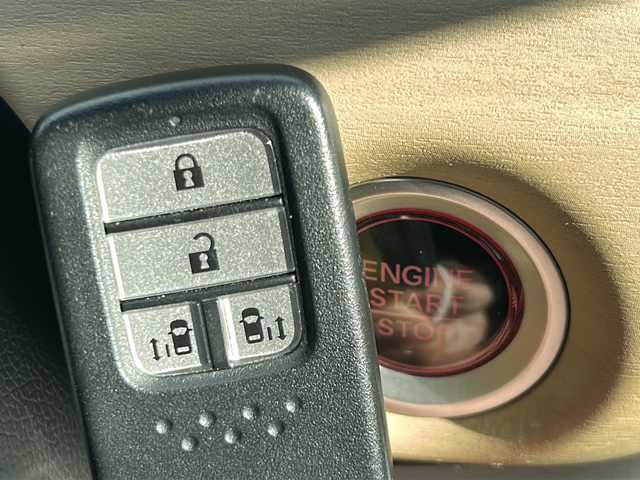 ホンダ フリード G ホンダセンシング 山形県 2017(平29)年 5.3万km ホワイトオーキッドパール 禁煙車/ワンオーナー/４WD/ホンダセンシング/Moduloエアロ（フロント、サイド）/両側パワースライドドア/Gathersメモリナビ（VXM-175VFi）/（Bluetooth/CD/DVD/フルセグ)/バックカメラ/LEDオートライト/フォグランプ/シートヒーター/ウッドパネル/純正フロアゴムマット/ビルトインETC/取扱説明書/保証書/スペアキー×１/ドアバイザー