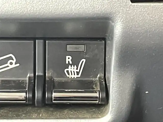 スズキ ハスラー G 道央・札幌 2016(平28)年 3.2万km アクティブイエロー/ブラック2トーンルーフ ・ワンオーナー/・４WD/・社外メモリナビ/・CD/DVD/BT/フルセグ/USB/SD/iPod/・バックカメラ/・純正エンジンスターター/・衝突軽減ブレーキ/・横滑り防止装置/・アイドリングストップ/・シートヒーター/・ダウンヒルアシストコントロール/・ハロゲンヘッドライト/・純正スチールホイール/・オートエアコン/・ドアバイザー/・純正フロアマット/・保証書/・プッシュスタート/・スマートキー