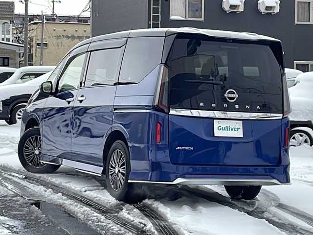 日産 セレナ オーテック 道北・旭川 2023(令5)年 4.2万km 青Ⅱ /4WD//禁煙車//ワンオーナー//純正エアロ//純正12.3型ディスプレイオーディオナビ機能付き//アラウンドビューモニター//インテリジェントルームミラー//プロパイロット//エマージェンシーブレーキ//レーンキープアシスト//レーダークルーズコントロール//誤発進抑制//ハンドル支援//BSI/BSW//アイドリングストップ//コーナーセンサー//両側ハンズフリーパワースライドドア//3列目スライドシート//2列目超ロングスライド/横スライドシート//シートバックテーブル//AUTECH刺繍付ブルーアクセントブラック合皮シート//前席2列目シートヒーター//ステアリングヒーター//デジタルメーター/7インチカラーディスプレイ//オートハイビーム//オートライト//LEDヘッドライト//フォグライト//リアフォグ//LEDシグネチャーランプ//ワイヤレス充電//前後ドライブレコーダー//ビルトインETC2.0//サンシェード//純正フロアマット//ドアバイザー//フロントデアイサー//ミラーヒーター//スイッチタイプ電制シフト/カラー番号【XGT】カスピアンブルー/ダイヤモンドブラックルーフ