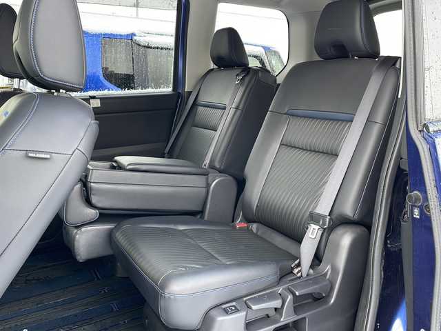 日産 セレナ オーテック 道北・旭川 2023(令5)年 4.2万km 青Ⅱ /4WD//禁煙車//ワンオーナー//純正エアロ//純正12.3型ディスプレイオーディオナビ機能付き//アラウンドビューモニター//インテリジェントルームミラー//プロパイロット//エマージェンシーブレーキ//レーンキープアシスト//レーダークルーズコントロール//誤発進抑制//ハンドル支援//BSI/BSW//アイドリングストップ//コーナーセンサー//両側ハンズフリーパワースライドドア//3列目スライドシート//2列目超ロングスライド/横スライドシート//シートバックテーブル//AUTECH刺繍付ブルーアクセントブラック合皮シート//前席2列目シートヒーター//ステアリングヒーター//デジタルメーター/7インチカラーディスプレイ//オートハイビーム//オートライト//LEDヘッドライト//フォグライト//リアフォグ//LEDシグネチャーランプ//ワイヤレス充電//前後ドライブレコーダー//ビルトインETC2.0//サンシェード//純正フロアマット//ドアバイザー//フロントデアイサー//ミラーヒーター//スイッチタイプ電制シフト/カラー番号【XGT】カスピアンブルー/ダイヤモンドブラックルーフ