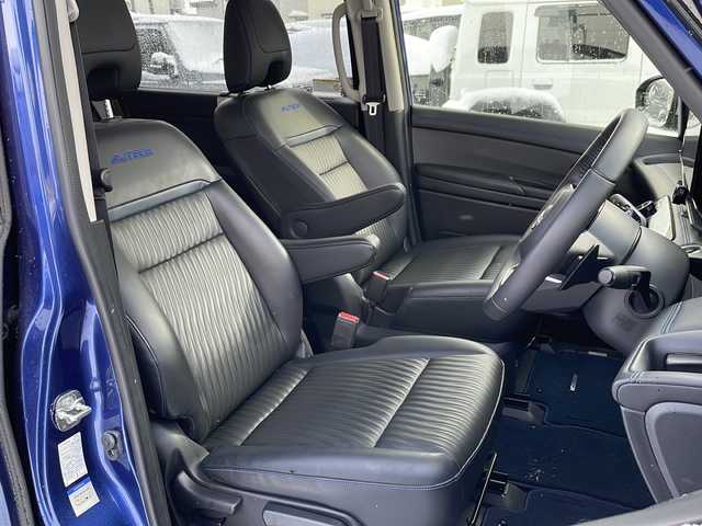 日産 セレナ オーテック 道北・旭川 2023(令5)年 4.2万km 青Ⅱ /4WD//禁煙車//ワンオーナー//純正エアロ//純正12.3型ディスプレイオーディオナビ機能付き//アラウンドビューモニター//インテリジェントルームミラー//プロパイロット//エマージェンシーブレーキ//レーンキープアシスト//レーダークルーズコントロール//誤発進抑制//ハンドル支援//BSI/BSW//アイドリングストップ//コーナーセンサー//両側ハンズフリーパワースライドドア//3列目スライドシート//2列目超ロングスライド/横スライドシート//シートバックテーブル//AUTECH刺繍付ブルーアクセントブラック合皮シート//前席2列目シートヒーター//ステアリングヒーター//デジタルメーター/7インチカラーディスプレイ//オートハイビーム//オートライト//LEDヘッドライト//フォグライト//リアフォグ//LEDシグネチャーランプ//ワイヤレス充電//前後ドライブレコーダー//ビルトインETC2.0//サンシェード//純正フロアマット//ドアバイザー//フロントデアイサー//ミラーヒーター//スイッチタイプ電制シフト/カラー番号【XGT】カスピアンブルー/ダイヤモンドブラックルーフ