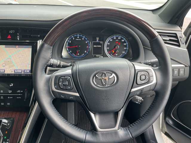 トヨタ ハリアー プレミアム 愛知県 2016(平28)年 4.4万km ホワイトパールクリスタルシャイン 純正ナビ/クルーズコントロール/バックカメラ/電動リアゲート/パワーシート/純正アルミホイール/LEDヘッドライト/オートマチックハイビーム/ETC/フルセグ/CD DVD/Bluetooth/ステアリングスイッチ/スマートキー/プッシュスタート