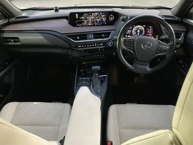 レクサス ＵＸ 250h バージョンL 福岡県 2019(平31)年 5.8万km 緑 純正ナビ（FM・AM・BT・DISC）/ブラインドスポットモニター/前席シートヒーター/前席パワーシート/ステアリングヒーター/ワイヤレス充電器/パワーバックドア/クルーズコントロール/セーフティシステムプラス/ブレーキホールド/パーキングサポートブレーキ