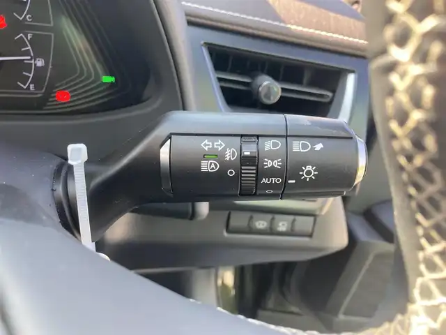 レクサス ＵＸ 250h バージョンL 福岡県 2019(平31)年 5.8万km 緑 純正ナビ（FM・AM・BT・DISC）/ブラインドスポットモニター/前席シートヒーター/前席パワーシート/ステアリングヒーター/ワイヤレス充電器/パワーバックドア/クルーズコントロール/セーフティシステムプラス/ブレーキホールド/パーキングサポートブレーキ