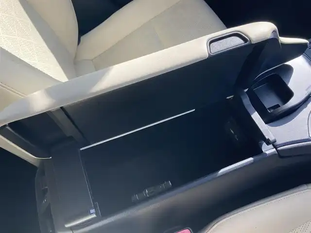 レクサス ＵＸ 250h バージョンL 福岡県 2019(平31)年 5.8万km 緑 純正ナビ（FM・AM・BT・DISC）/ブラインドスポットモニター/前席シートヒーター/前席パワーシート/ステアリングヒーター/ワイヤレス充電器/パワーバックドア/クルーズコントロール/セーフティシステムプラス/ブレーキホールド/パーキングサポートブレーキ