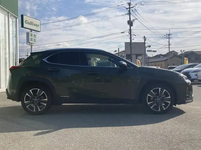 レクサス ＵＸ 250h バージョンL 福岡県 2019(平31)年 5.8万km 緑 純正ナビ（FM・AM・BT・DISC）/ブラインドスポットモニター/前席シートヒーター/前席パワーシート/ステアリングヒーター/ワイヤレス充電器/パワーバックドア/クルーズコントロール/セーフティシステムプラス/ブレーキホールド/パーキングサポートブレーキ