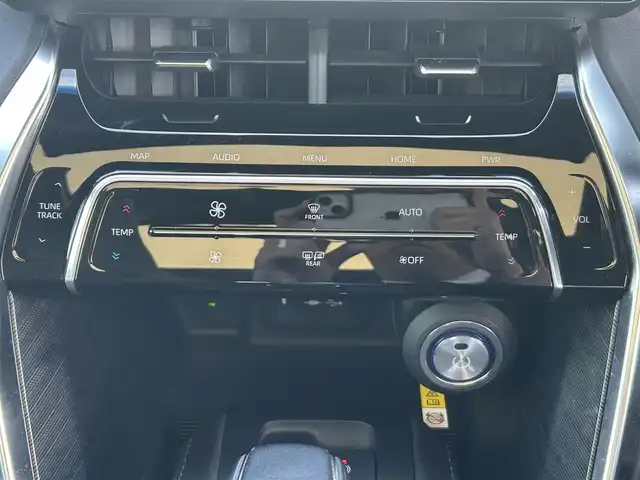 トヨタ ハリアー ハイブリッド Z レザーパッケージ 岡山県 2021(令3)年 7万km プレシャスブラックパール 登録時走行距離69650km/パノラマルーフ/モデリスタフルエアロ/JBLプレミアムサウンド/純正12.3インチナビ/フルセグTV(AM/FM/Bluetooth)/全方位カメラ/ビルトインETC2.0/デジタルインナーミラー/ヘッドアップディスプレイ/トヨタセーフティセンス/・ブラインドスポットモニター/・プリクラッシュセーフティ/・レーダークルーズコントロール/・レーンディバーチャーアラート/D/N席シートヒーター/D/N席ベンチレーション/ステアリングヒーター/クリアランスソナー/横滑り防止装置/アイドリングストップ/パワーバックドア/19インチ純正AW/純正フロアマット/本革シート/D+N席パワーシート