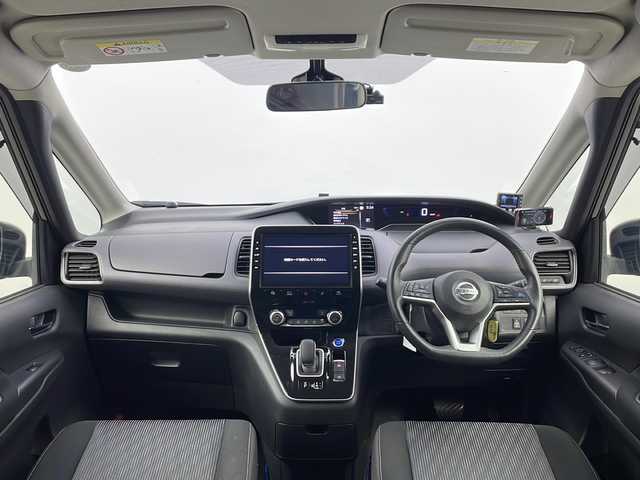 日産 セレナ e－パワー ハイウェイスター V 愛知県 2020(令2)年 5.7万km ダイヤモンドブラック 純正ナビ/フルセグTV・Bluetooth・CD・DVD・Blu-ray/フリップダウンモニター/インテリジェントアラウンドビューモニター/インテリジェントパーキングアシスト(駐車支援)/ETC/前後ドライブレコーダー/両側パワースライドドア/セーフティパック/プロパイロット/インテリジェントエマージェンシーブレーキ/前方衝突予測警報/車線逸脱防止支援システム/車線逸脱警報/後側方衝突防止支援システム/後側方車両検知警報/ふらつき警報/リヤクロストラフィックアラート/踏み間違い衝突防止アシスト/標識認識/車両接近通報/フロント・バックソナー/アイドリングストップ/横滑り防止/ヒルスタートアシスト/LEDヘッドライト/インテリジェントオートライトシステム/アダプティブLEDヘッドライトシステム/フロントフォグランプ/電動格納ミラーウィンカー/プッシュスタート/電子パーキングブレーキ/オートブレーキホールド/革巻きステアリング/純正フロアマット/保証書