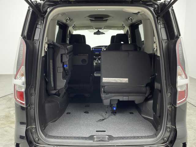 日産 セレナ e－パワー ハイウェイスター V 愛知県 2020(令2)年 5.7万km ダイヤモンドブラック 純正ナビ/フルセグTV・Bluetooth・CD・DVD・Blu-ray/フリップダウンモニター/インテリジェントアラウンドビューモニター/インテリジェントパーキングアシスト(駐車支援)/ETC/前後ドライブレコーダー/両側パワースライドドア/セーフティパック/プロパイロット/インテリジェントエマージェンシーブレーキ/前方衝突予測警報/車線逸脱防止支援システム/車線逸脱警報/後側方衝突防止支援システム/後側方車両検知警報/ふらつき警報/リヤクロストラフィックアラート/踏み間違い衝突防止アシスト/標識認識/車両接近通報/フロント・バックソナー/アイドリングストップ/横滑り防止/ヒルスタートアシスト/LEDヘッドライト/インテリジェントオートライトシステム/アダプティブLEDヘッドライトシステム/フロントフォグランプ/電動格納ミラーウィンカー/プッシュスタート/電子パーキングブレーキ/オートブレーキホールド/革巻きステアリング/純正フロアマット/保証書