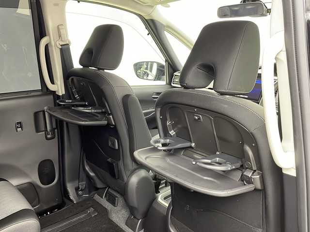 日産 セレナ e－パワー ハイウェイスター V 愛知県 2020(令2)年 5.7万km ダイヤモンドブラック 純正ナビ/フルセグTV・Bluetooth・CD・DVD・Blu-ray/フリップダウンモニター/インテリジェントアラウンドビューモニター/インテリジェントパーキングアシスト(駐車支援)/ETC/前後ドライブレコーダー/両側パワースライドドア/セーフティパック/プロパイロット/インテリジェントエマージェンシーブレーキ/前方衝突予測警報/車線逸脱防止支援システム/車線逸脱警報/後側方衝突防止支援システム/後側方車両検知警報/ふらつき警報/リヤクロストラフィックアラート/踏み間違い衝突防止アシスト/標識認識/車両接近通報/フロント・バックソナー/アイドリングストップ/横滑り防止/ヒルスタートアシスト/LEDヘッドライト/インテリジェントオートライトシステム/アダプティブLEDヘッドライトシステム/フロントフォグランプ/電動格納ミラーウィンカー/プッシュスタート/電子パーキングブレーキ/オートブレーキホールド/革巻きステアリング/純正フロアマット/保証書