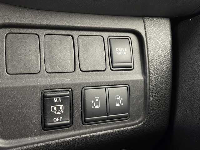 日産 セレナ e－パワー ハイウェイスター V 愛知県 2020(令2)年 5.7万km ダイヤモンドブラック 純正ナビ/フルセグTV・Bluetooth・CD・DVD・Blu-ray/フリップダウンモニター/インテリジェントアラウンドビューモニター/インテリジェントパーキングアシスト(駐車支援)/ETC/前後ドライブレコーダー/両側パワースライドドア/セーフティパック/プロパイロット/インテリジェントエマージェンシーブレーキ/前方衝突予測警報/車線逸脱防止支援システム/車線逸脱警報/後側方衝突防止支援システム/後側方車両検知警報/ふらつき警報/リヤクロストラフィックアラート/踏み間違い衝突防止アシスト/標識認識/車両接近通報/フロント・バックソナー/アイドリングストップ/横滑り防止/ヒルスタートアシスト/LEDヘッドライト/インテリジェントオートライトシステム/アダプティブLEDヘッドライトシステム/フロントフォグランプ/電動格納ミラーウィンカー/プッシュスタート/電子パーキングブレーキ/オートブレーキホールド/革巻きステアリング/純正フロアマット/保証書