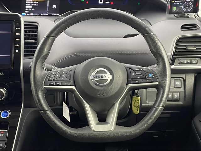 日産 セレナ e－パワー ハイウェイスター V 愛知県 2020(令2)年 5.7万km ダイヤモンドブラック 純正ナビ/フルセグTV・Bluetooth・CD・DVD・Blu-ray/フリップダウンモニター/インテリジェントアラウンドビューモニター/インテリジェントパーキングアシスト(駐車支援)/ETC/前後ドライブレコーダー/両側パワースライドドア/セーフティパック/プロパイロット/インテリジェントエマージェンシーブレーキ/前方衝突予測警報/車線逸脱防止支援システム/車線逸脱警報/後側方衝突防止支援システム/後側方車両検知警報/ふらつき警報/リヤクロストラフィックアラート/踏み間違い衝突防止アシスト/標識認識/車両接近通報/フロント・バックソナー/アイドリングストップ/横滑り防止/ヒルスタートアシスト/LEDヘッドライト/インテリジェントオートライトシステム/アダプティブLEDヘッドライトシステム/フロントフォグランプ/電動格納ミラーウィンカー/プッシュスタート/電子パーキングブレーキ/オートブレーキホールド/革巻きステアリング/純正フロアマット/保証書