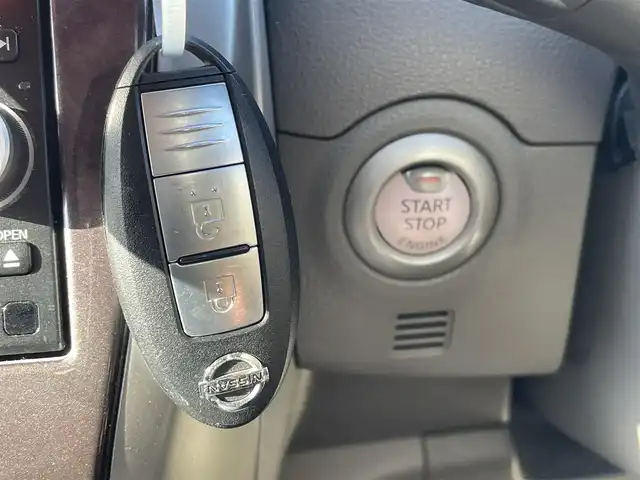 日産 マーチ ボレロ 千葉県 2013(平25)年 6万km ナイトベールパープル 純正SDナビ【MM113D-W】/バックカメラ/インテリジェントキー/ヘッドライトレベライザー/純正14インチアルミホイール/本革巻きステアリング/社外ドライブレコーダー/ETC/オートライト/アイドリングストップ/新車時保証書＆取扱説明書